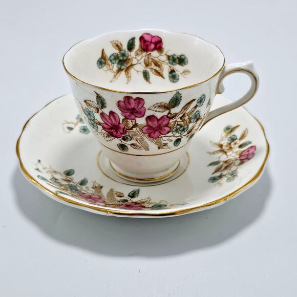 Vintage Colclough Tea Cup and Saucer Genuine Bone China Gold Trim - Picture 1 of 11